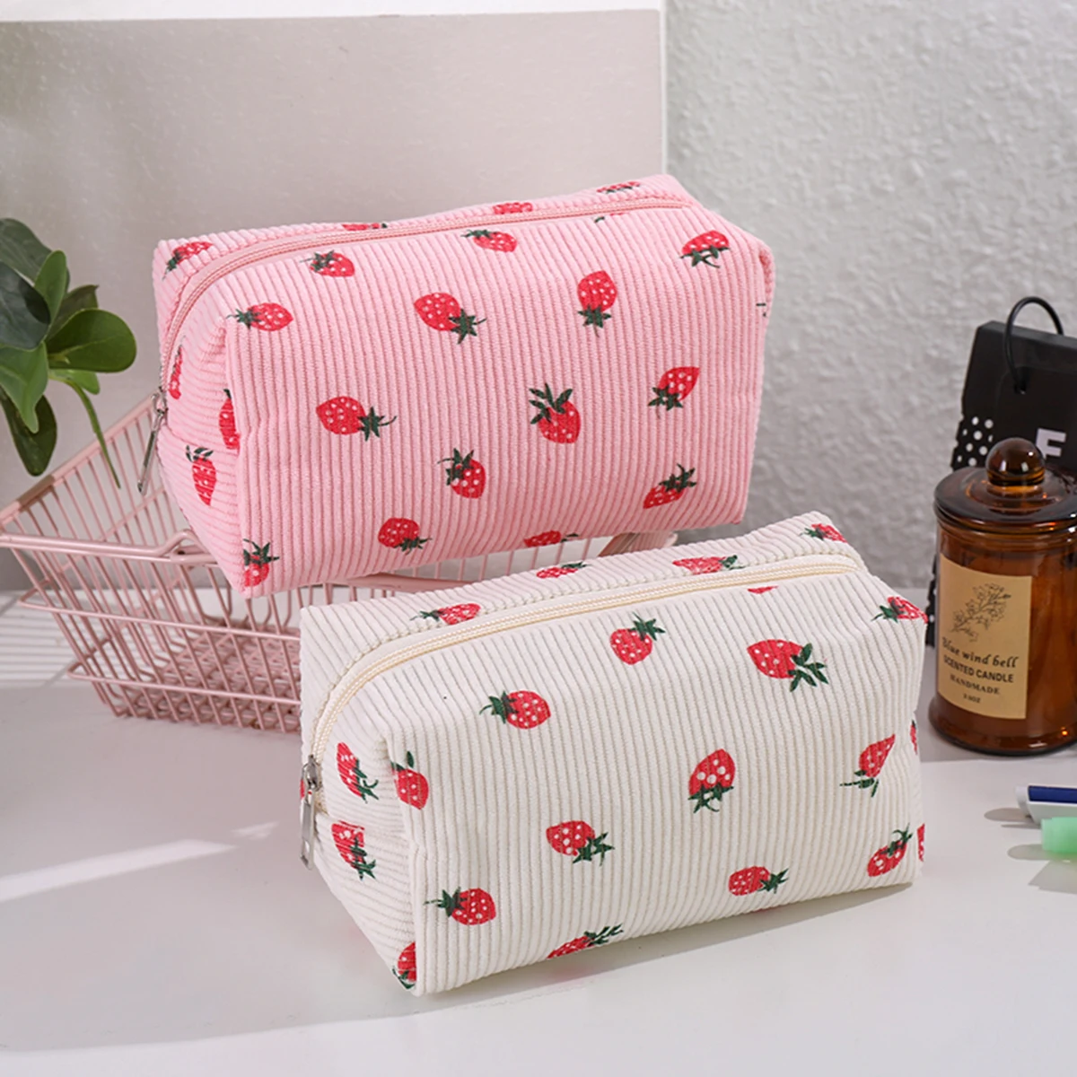 Niedliche Erdbeer-Make-up-Tasche, Hochwertiges Design, Outdoor-Reisetasche, Süße Große Tragbare Kosmetiktasche – Detail 5