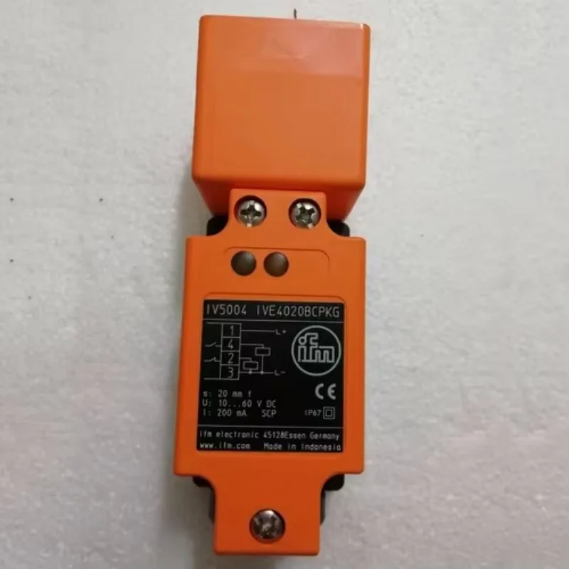 New One Iv5004 Inductive Sensor Dedicated Controller Original Package