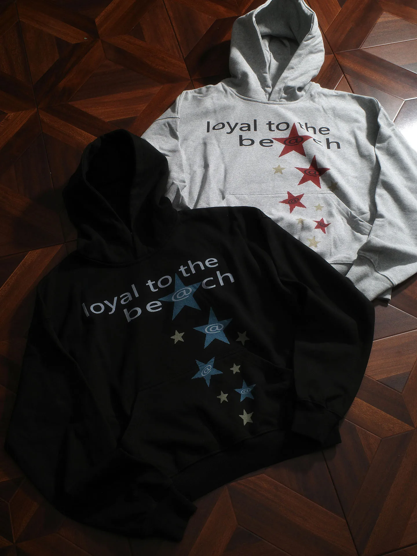 Hoodie Retro Americano com Letras, Estilo Solto e Curto, Jaqueta Casual para Homens e Mulheres, Confortável em Mistura de Alg...