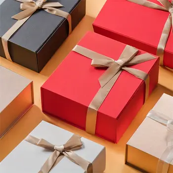 13x10x5吋大禮盒,內含賀卡(13種顏色可選)、緞帶和碎紙填充物,適合聖誕節、萬聖節和母親節等場合。 8 最佳銷售 大號禮盒 - №2