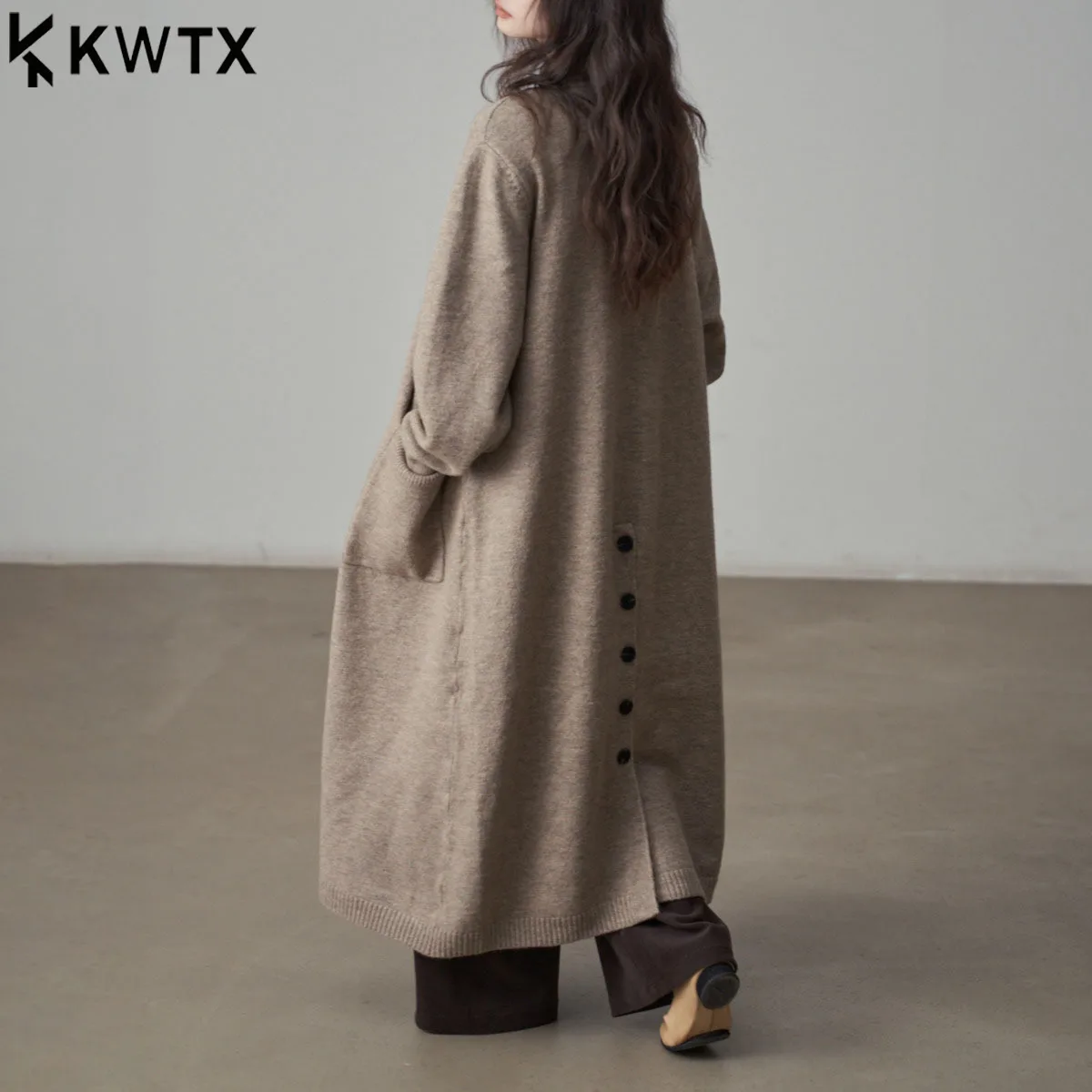 

KWTX 2025 Новый женский длинный кардиган, элегантный повседневный вязаный свитер, куртка с карманами и разрезом, высокое качество, осенне-зимняя мода