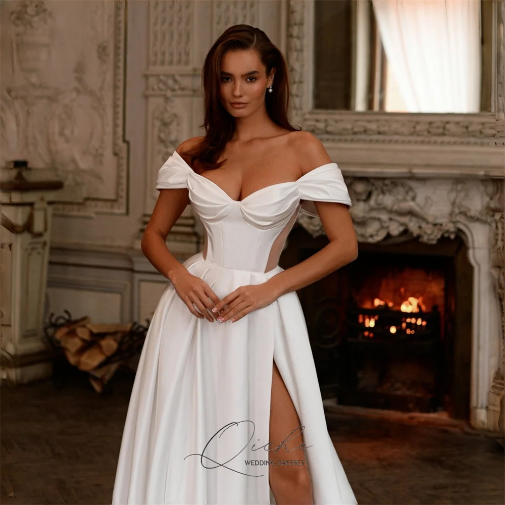 QICHE Klassieke Uit De Schouder A-lijn Trouwjurk Vrouwen V-hals Plooi Satijn Open Rug Hoge Kant Split Bruidsjurk Aangepast