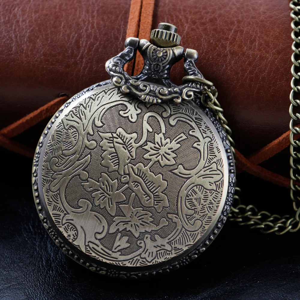 Bronze Vintage Truck Pattern Quartz Pocket Watch High Quality Unisex Necklace Timing Pendant Pocket Watch Gift for Men and Women