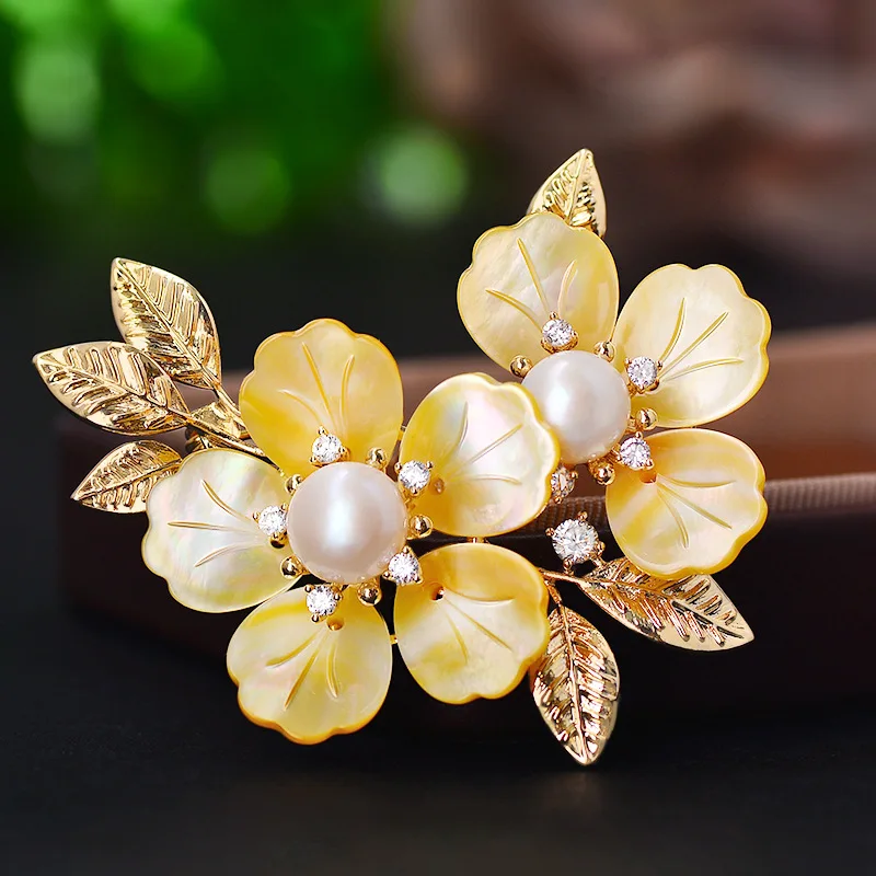 

Роскошная брошь с натуральными ракушками и цветами для женщин, высококачественный дизайн, элегантный и темпераментный циркониевый пресноводный жемчуг, аксессуары, булавка