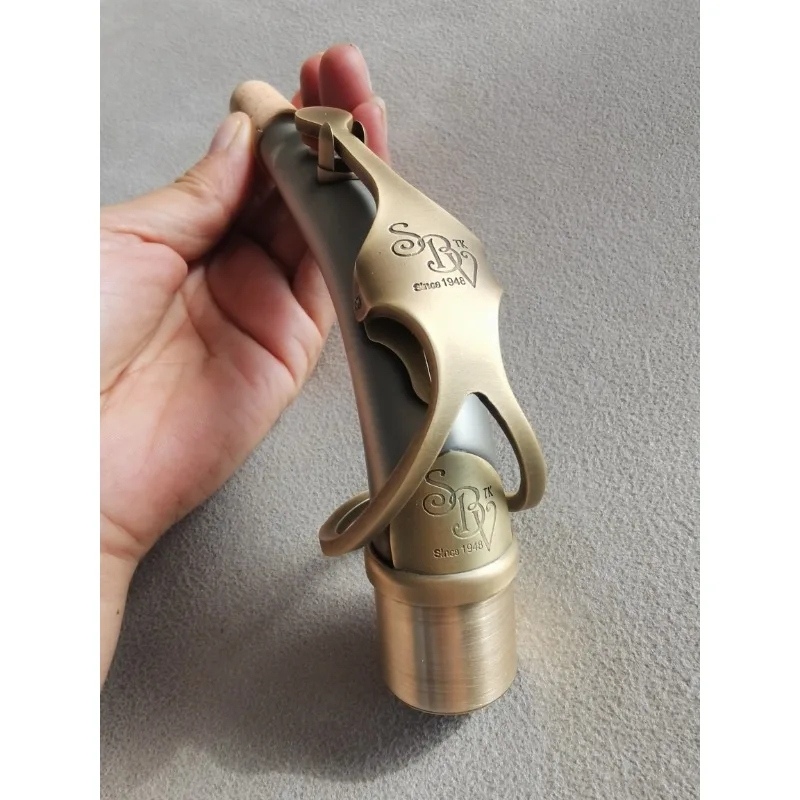 

White bronze antique saxophone curved neck, E-flat mid-range saxophone curved neck, good sound quality