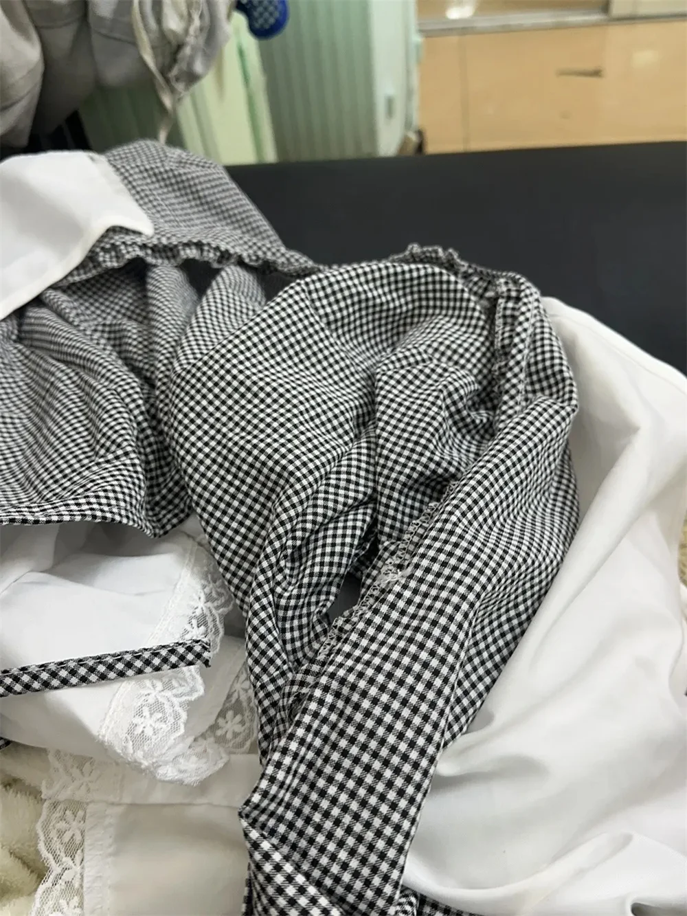 Kariertes, lockeres, zweiteiliges Hemd mit Spitze, kurzen Ärmeln, sommerliches, dünnes koreanisches T-Shirt für Damen, Rüschen, V-Ausschnitt, Schnürbluse für Studentinnen – Detail 7