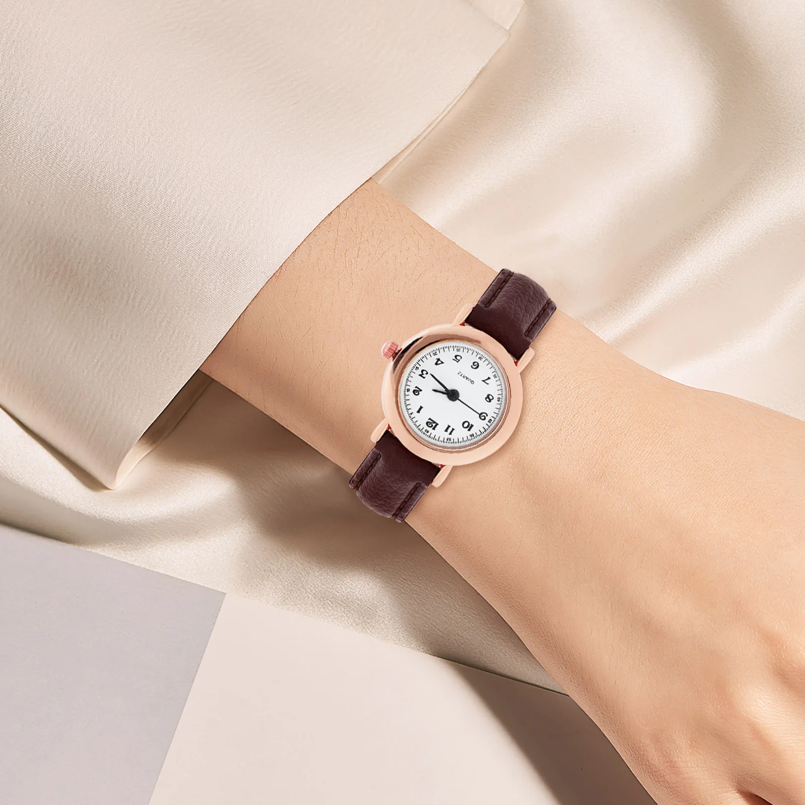 ساعة نسائية بسيطة بحزام بني 21 سم، ساعة يد رقمية صغيرة أنيقة للوجه للسيدات والطلاب