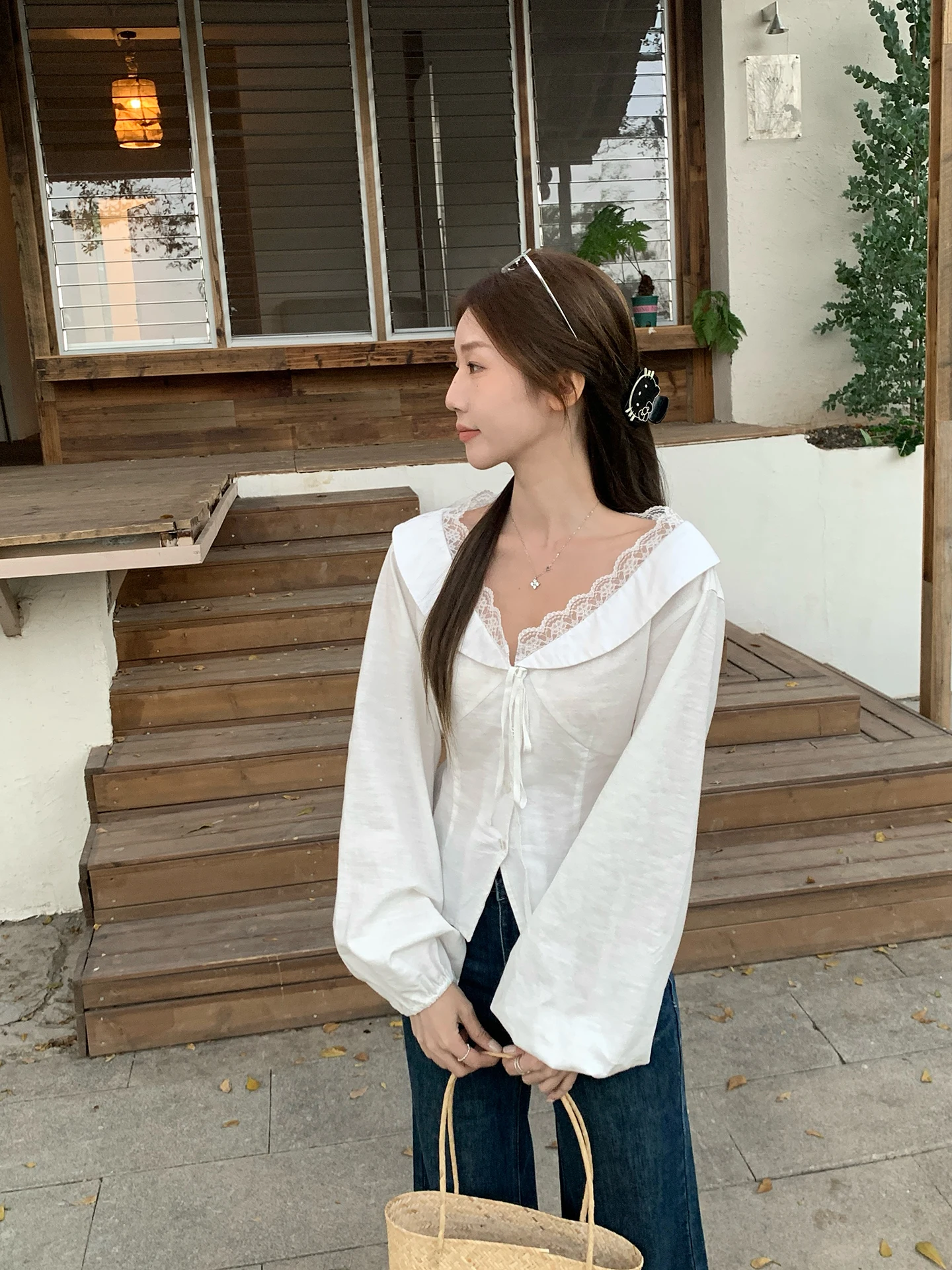 White Lace Splice Long Sleeve Shirt Women's Spring New Design Waist Cinching Short Top Korean Style Cotton Linen Blend view 2