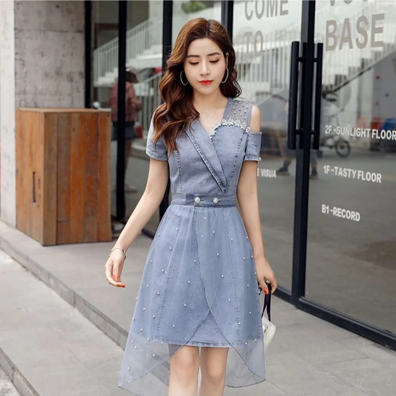 

Женский джинсовый комплект из двух предметов с сетчатыми вставками, лето 2026: облегающее платье с завышенной талией и повседневная модная юбка с прозрачным топом