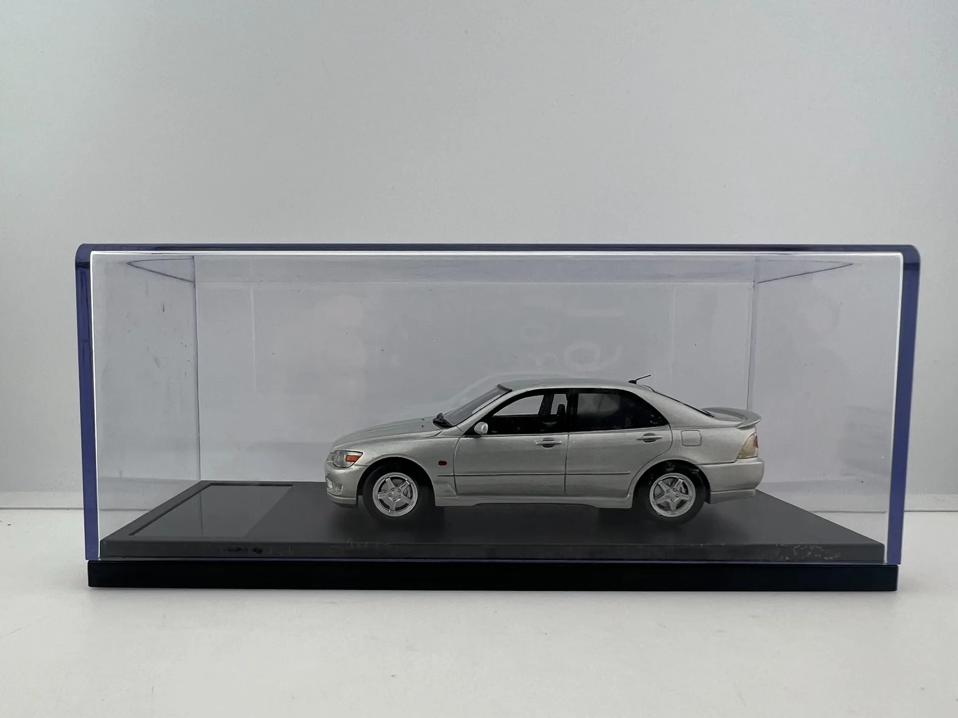 

Литой под давлением Hi-story масштаб 1/43 начальный D Toyota Bite акула модель автомобиля из смолы Коллекционная игрушка в подарок сувенир дисплей орнамент