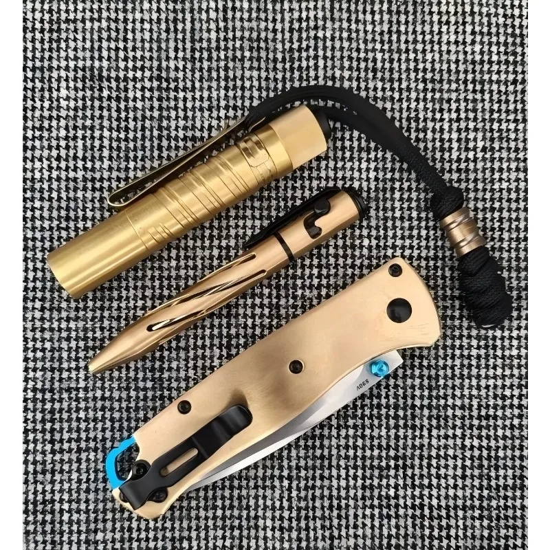 Excelente qualidade 535 metal de cobre e cabo 533 Stell Forte senso de sofisticação Faca de transporte ao ar livre para defesa de acampamento