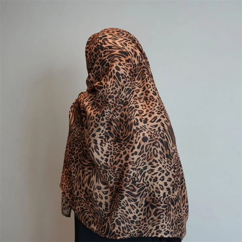 Nuova protezione solare voile sottile sciarpa da donna Hijab classico sciarpe con stampa leopardata morbida signora Foulard viscosa scialli avvolgenti femminili