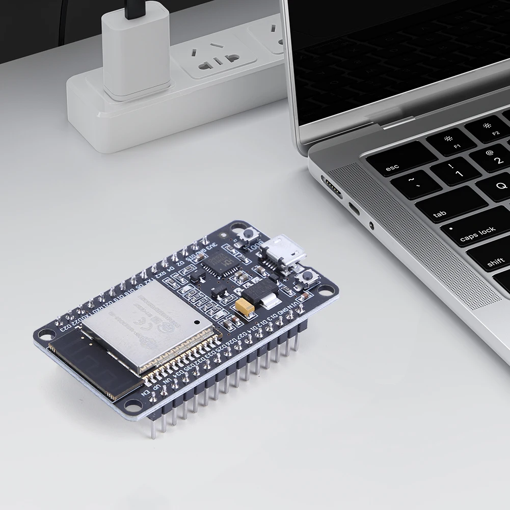 Płytka rozwojowa ESP32, kompatybilna z WiFi i Bluetooth, o niskim poborze mocy, obsługująca tryby STA/AP/STA+AP