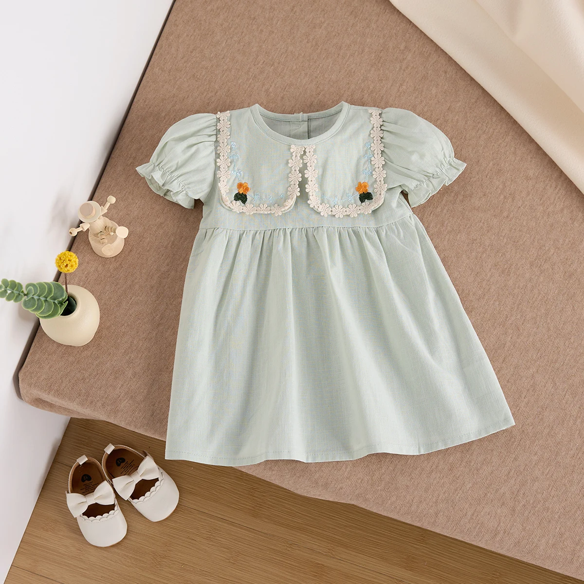 

Baby Korean summer lace embroidered collar dress for baby girls out skirt