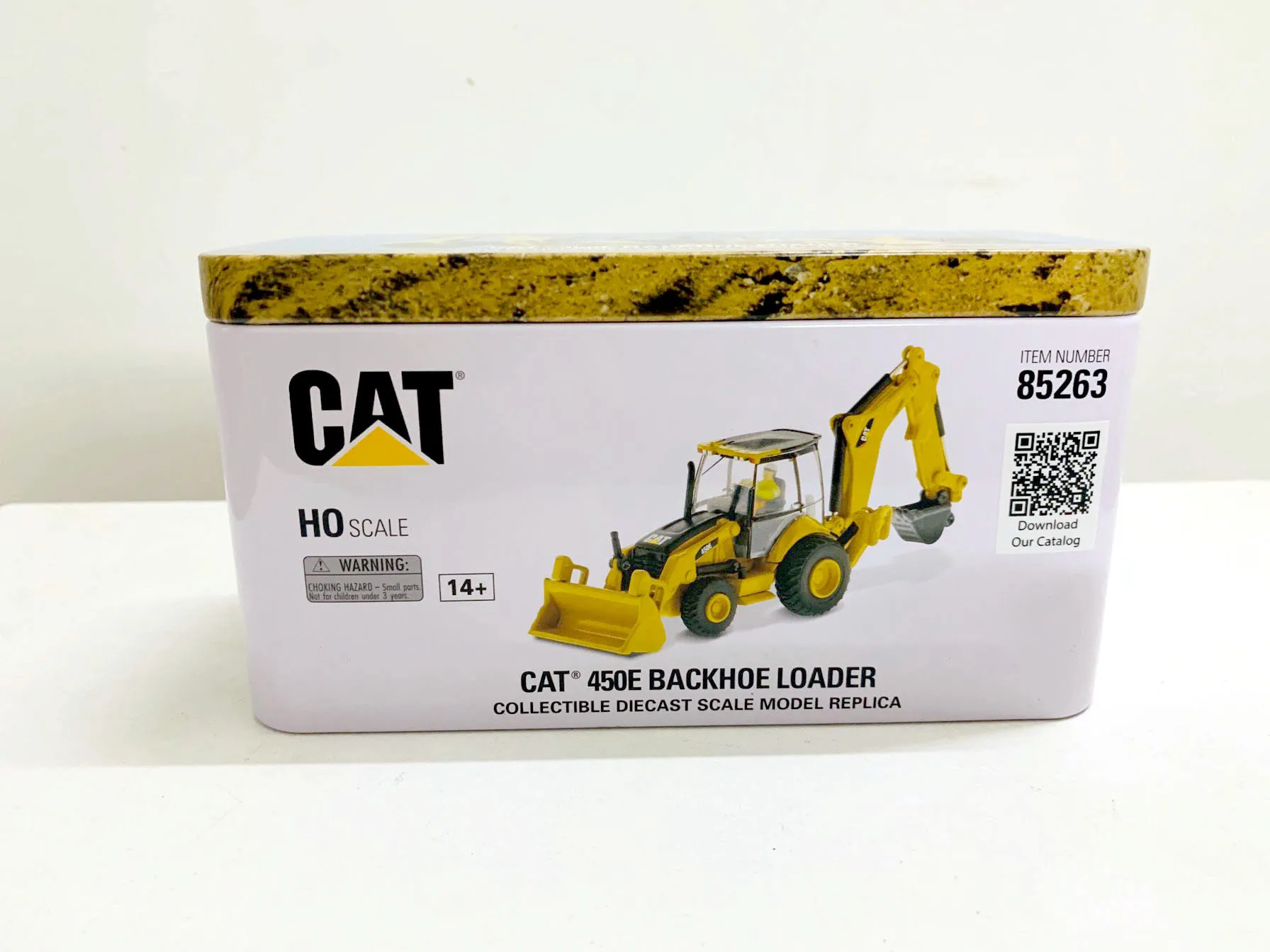 DM 450E Backhoe Loader 1:87 Ho Scale Metal By DieCast Masters 85263 Collectible Model New in Box