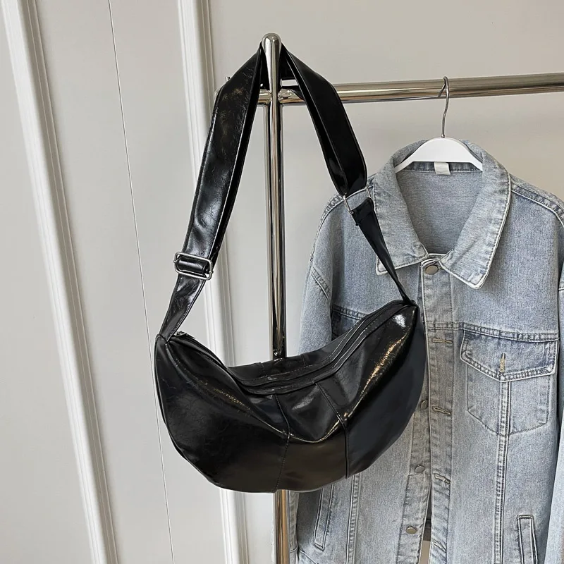 

Женская сумка через плечо в форме полумесяца, однотонная сумка через плечо с клецками, большая вместительная повседневная сумка в форме полумесяца, женская повседневная сумка