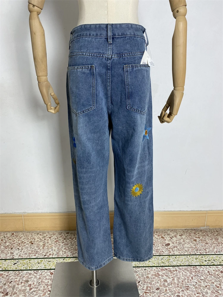 Wzór haftu z płatkami kwiatów Damskie niebieskie jeansy Spodnie Cool Girl Casual Bottoms Damskie spodnie jeansowe z wysokim stanem i szerokimi nogawkami