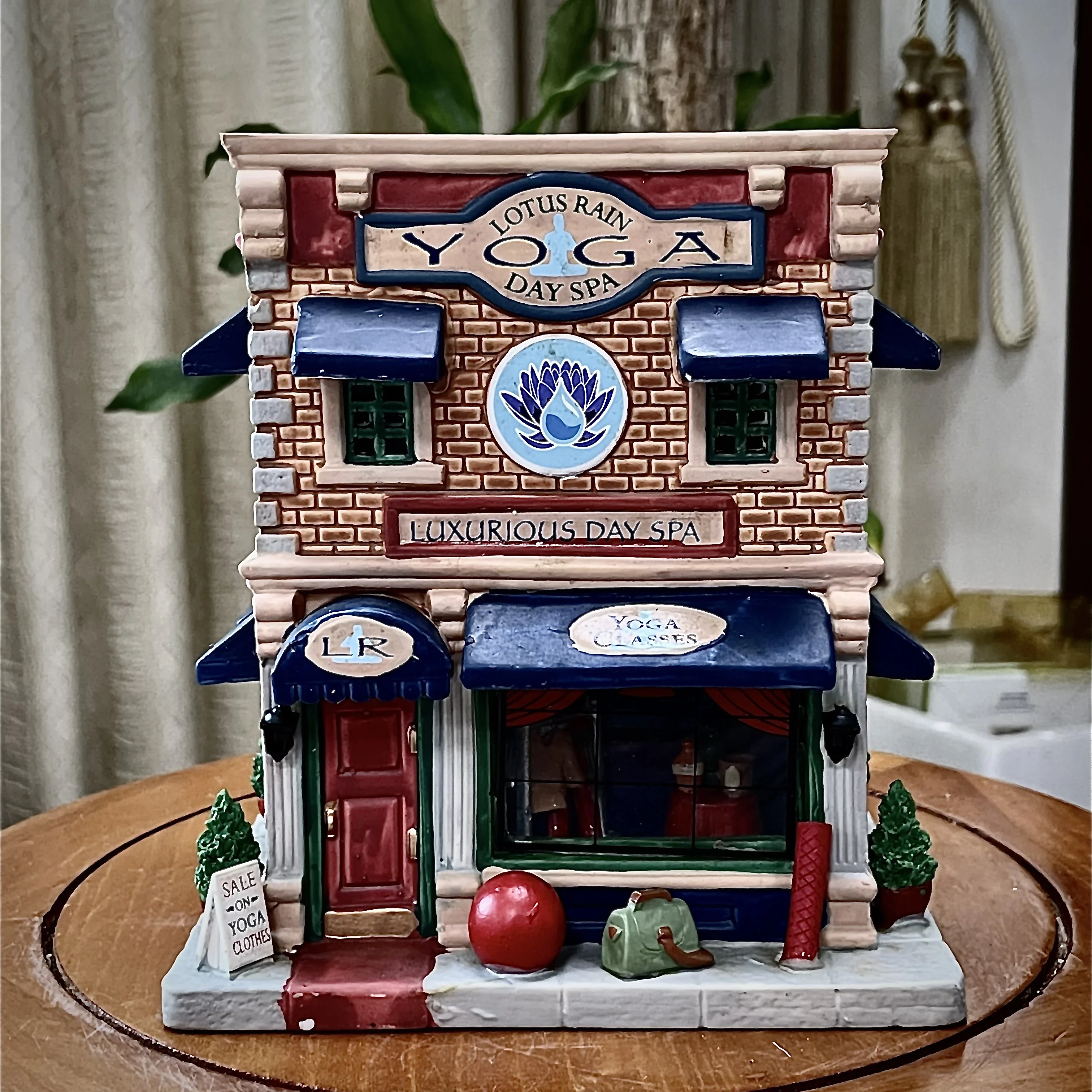 Lemax Creative Ceramic Painted Night Lamp House Miniature Version of European Building Home Furnishing Living Room Ornament Gift