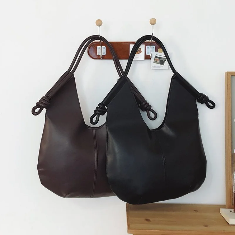 

Casual Simple Vintage Messenger Bag Large Capacity For Women With Stylish Minimalist Design And Solid Color
