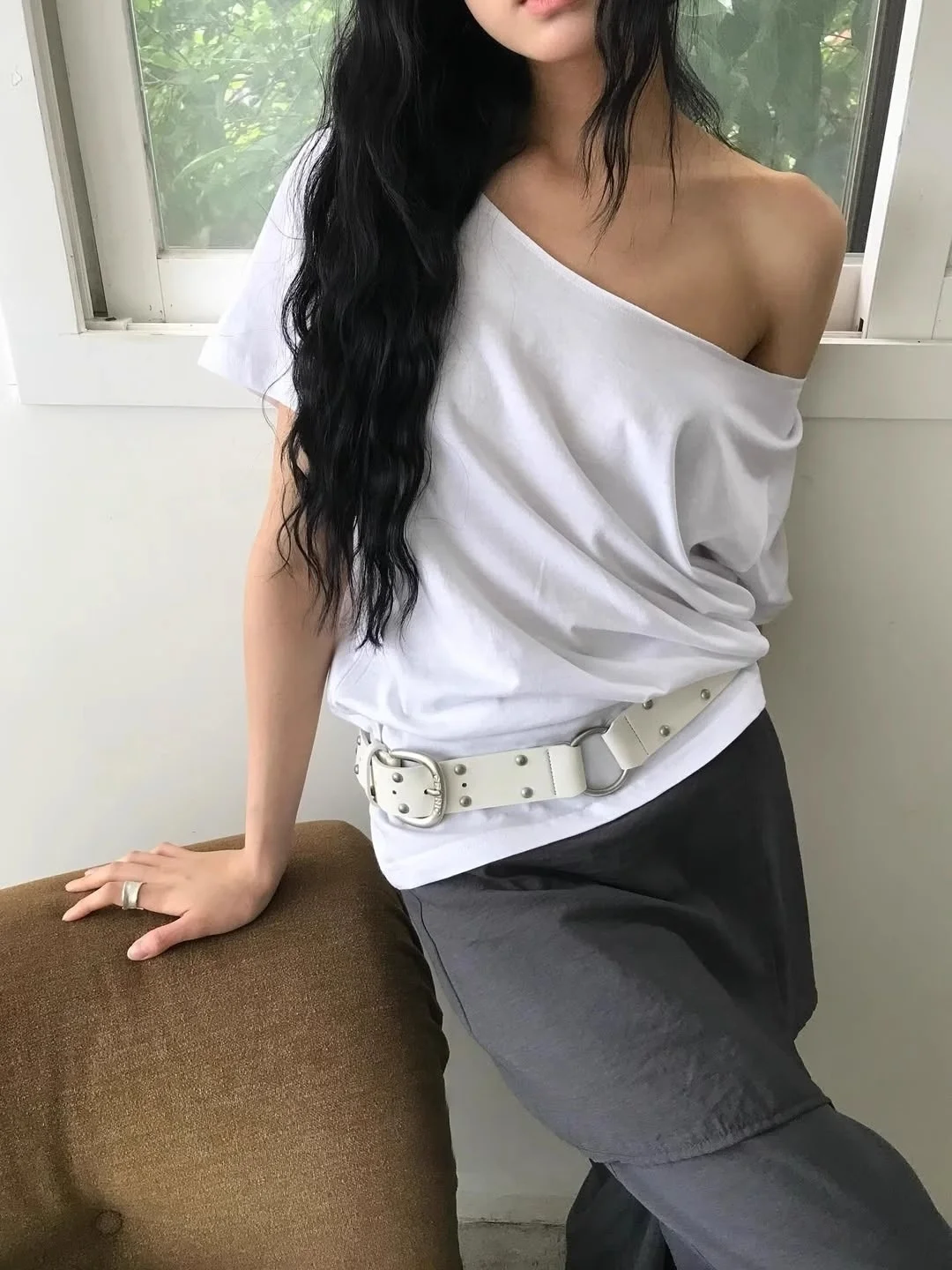 Unique SEI Korean Sle Summer Lazy Diagonal Collar oulder Bared Loose ort Sve T-irt Polka Dot Ne Hanging Top