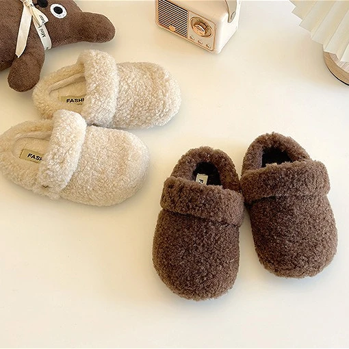 

Зимние плюшевые теплые домашние тапочки для маленьких мальчиков и девочек, милая модная детская повседневная обувь 2024, роскошный дизайн, детские хлопковые тапочки