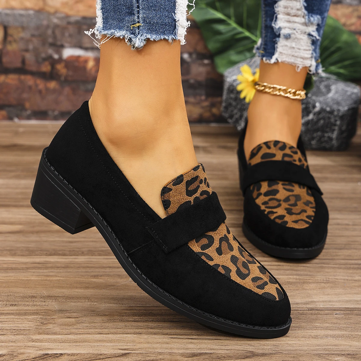 2024 New Spring Autumn Fashion Women Designer Comfortable Casual Shoes Women Medium Heel Pointed Toe Leopard Print Slip-On Shoes