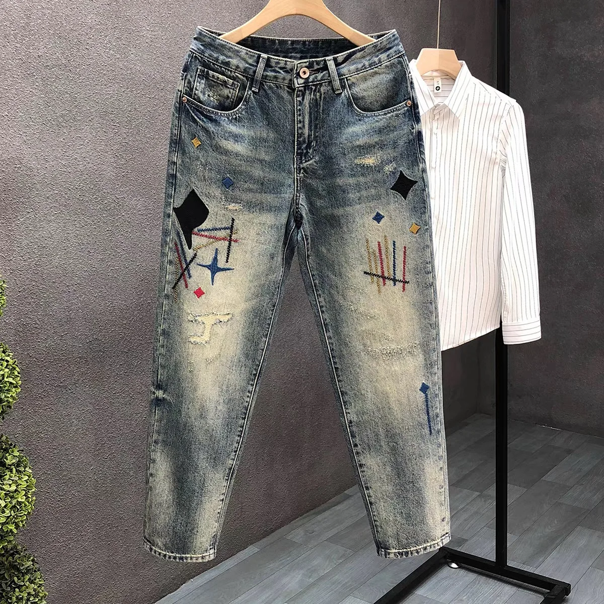 

American-style street-wash distressed fashion jeans for men, straight-leg loose long pants for spring and autumn