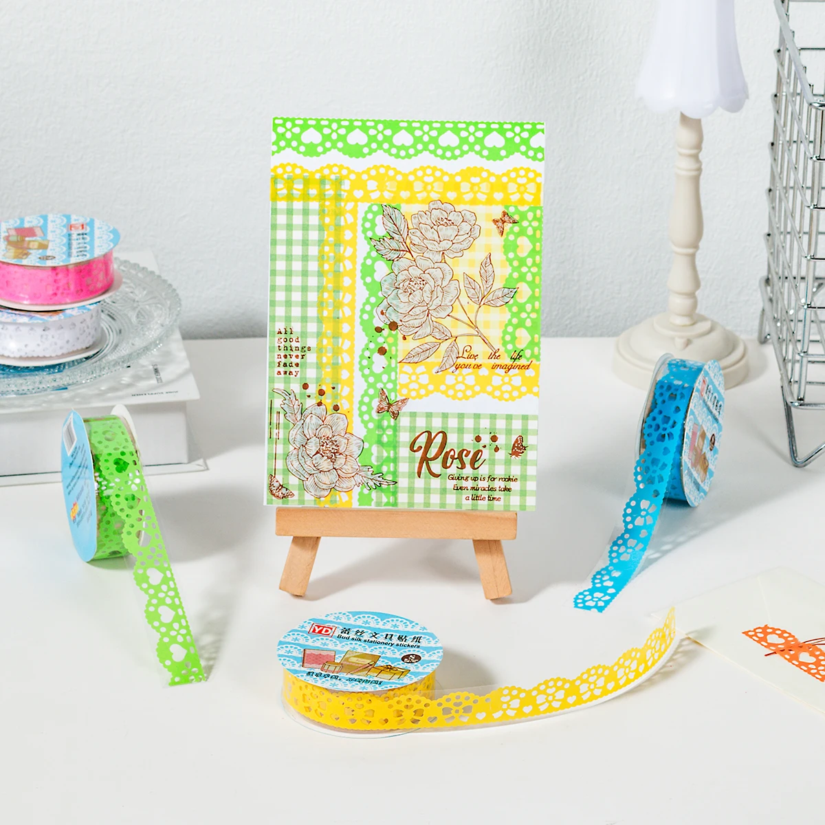 1 ロールのクリエイティブなレーススタイルの PET 防水素材テープ、DIY クリップブックやギフトボックスに適しており、ファッショナブルで美しいです。