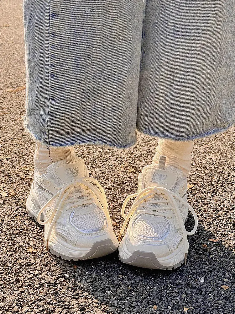 ​ ​ أحذية أبي نسائية جديدة لعام 2025 لزيادة الارتفاع - أحذية رياضية بيضاء بنعل سميك قابلة للتنفس، أحذية رياضية كاجوال خفيفة الوزن