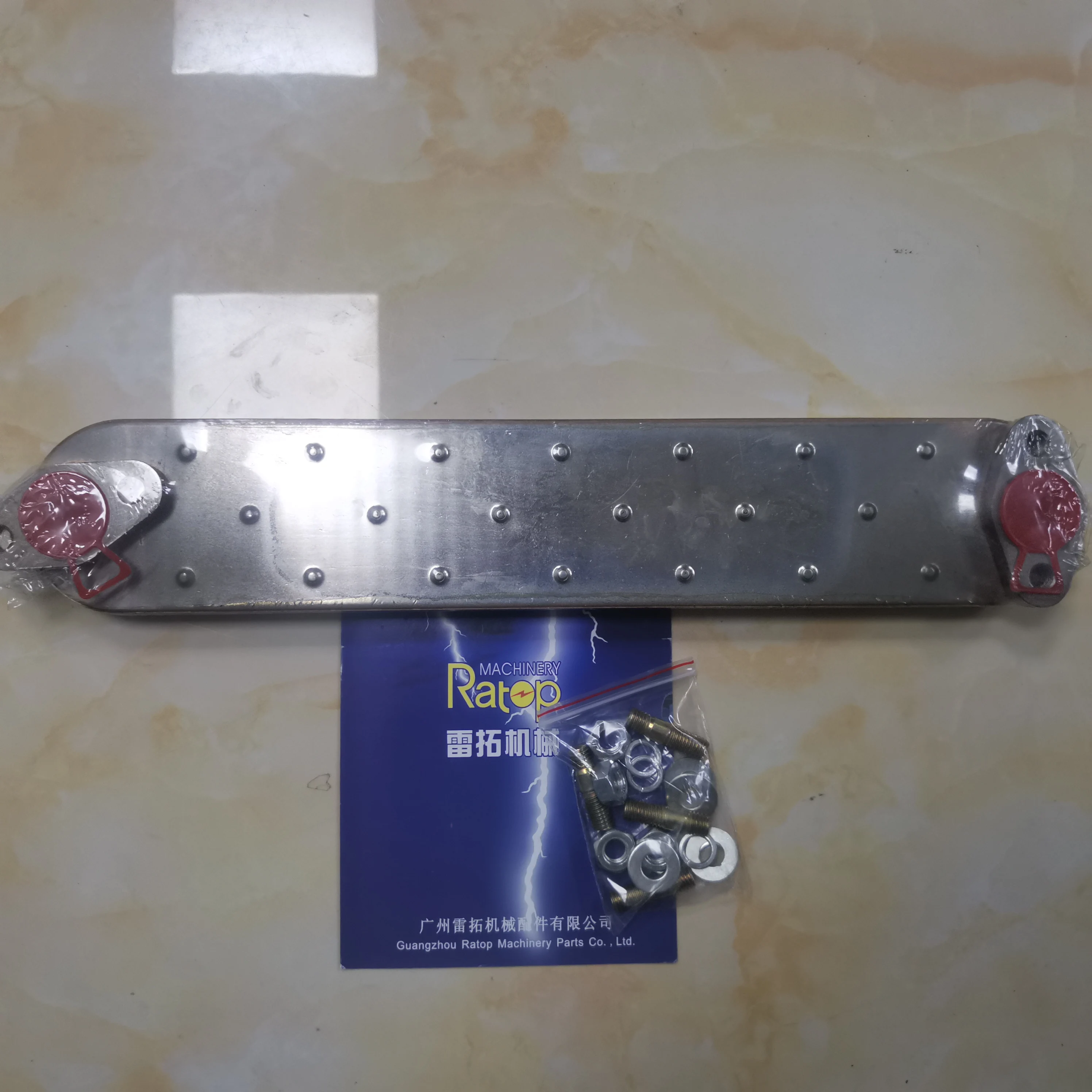 

Детали экскаватора Высокое качество 6D14 6D15 6D16 Сердечник масляного радиатора двигателя ME034018