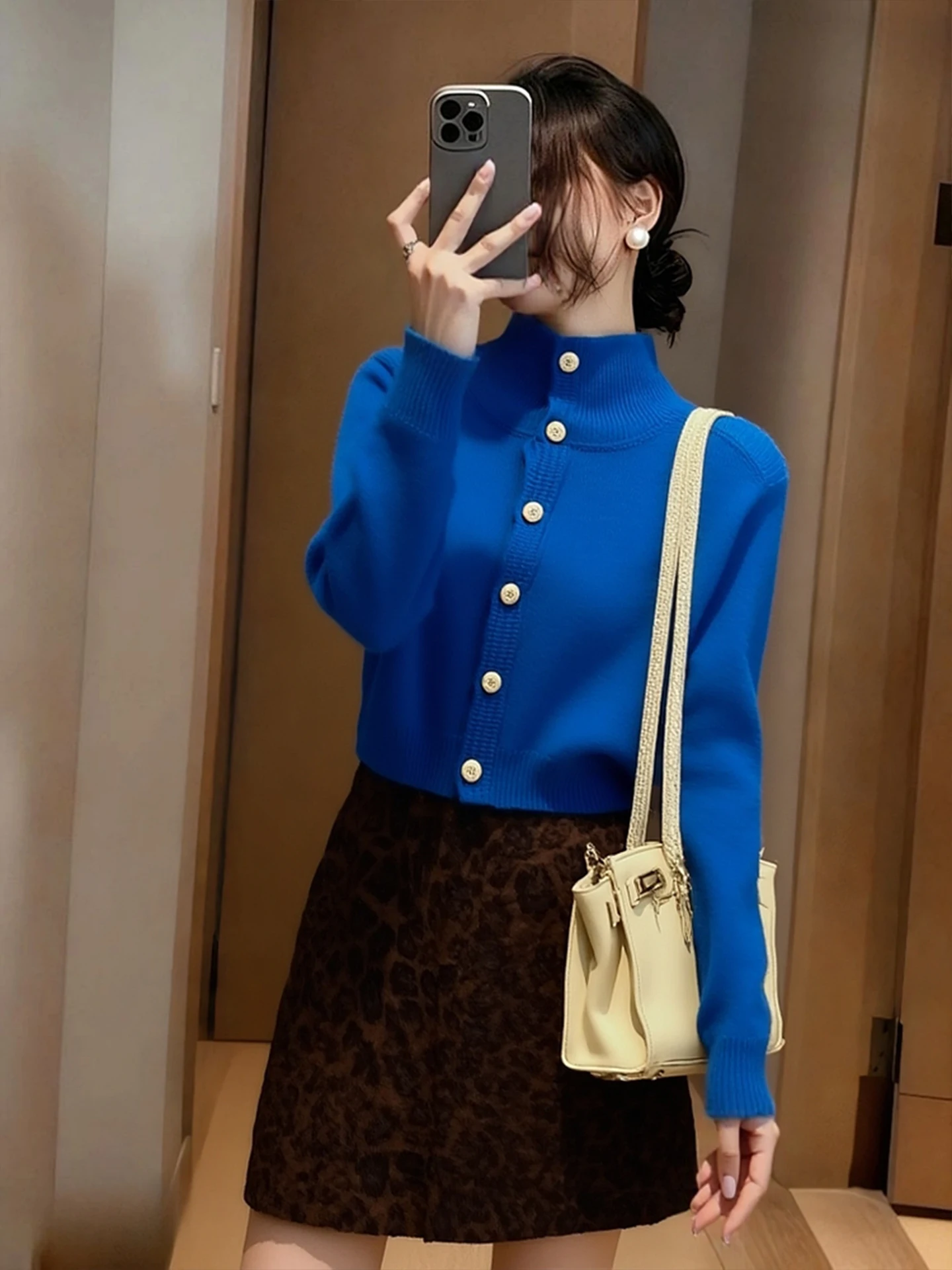 柔らかく心地よいカマーレニットウェア、ハイネックカジュアル、女性用トップス、ファッショナブルでトレンディな2025年冬、詩的な韓国版、ル...