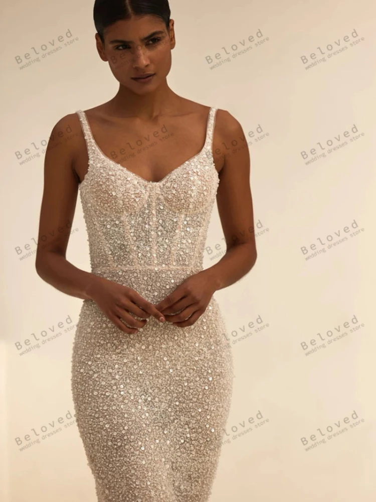 ชุดแต่งงานที่หรูหรา ชุดเจ้าสาวที่งดงาม ประดับด้วยลูกปัด แขนกุด เปิดหลัง ชุดเดรสสวยงาม ชุดเจ้าสาวแบบสั่งตัด