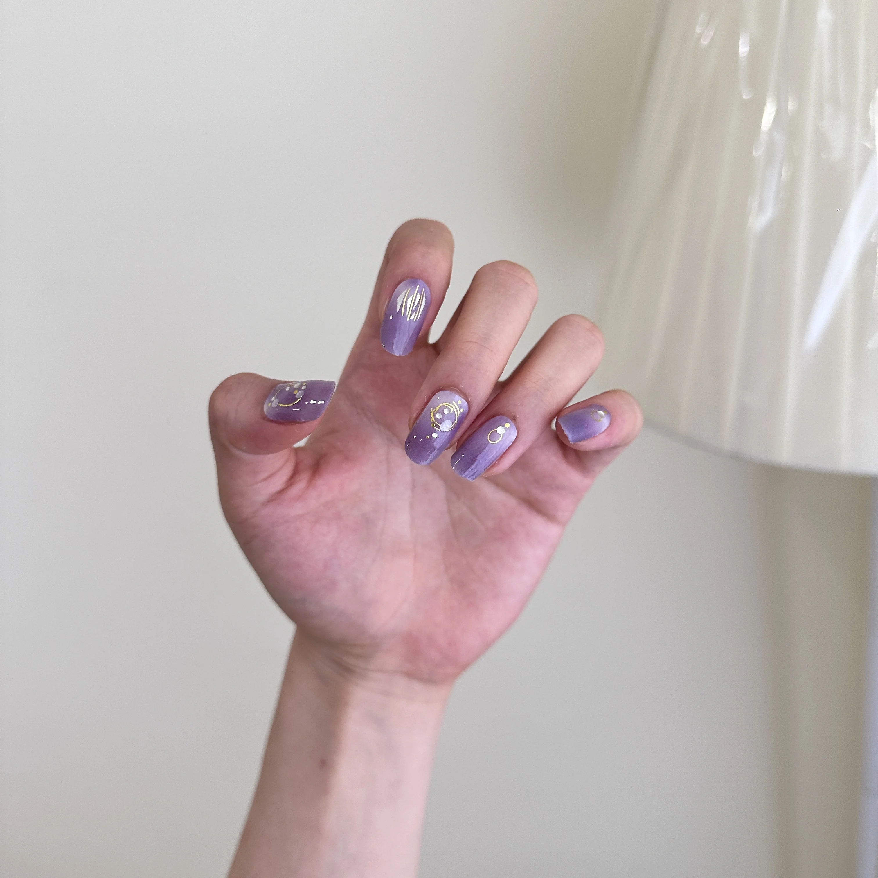 Elegantes tiras de uñas Queen, pegatinas de uñas de moda para mujeres, no necesita luz ultravioleta, tiras de uñas autoadhesivas de cobertura completa, película de esmalte de uñas de gel sin sellado impermeable, pegatinas para decoración de uñas, salón de uñas