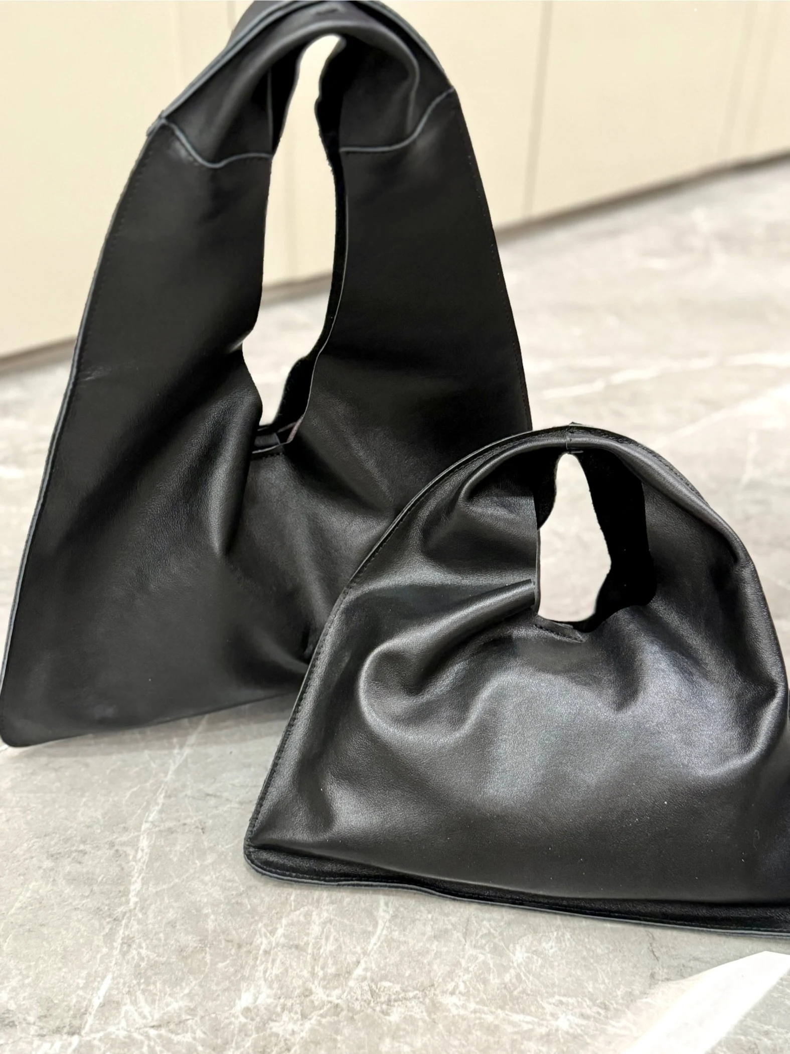 bernice-tannery-peau-de-vache-e-sac-en-cuir-veritable-sous-les-bras-sac-a-main-petit-sac-de-boulette-unique-sac-a-bandouliere-incline