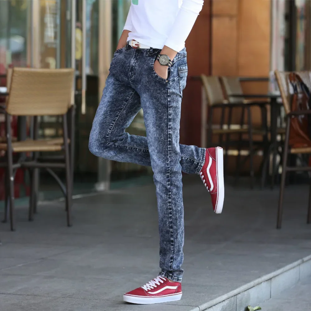 ポップ原宿ファッションメンズジーンズストレッチ高級服男性のための韓国スタイルストリートカウボーイ固体スノーフレークスキニーデニム