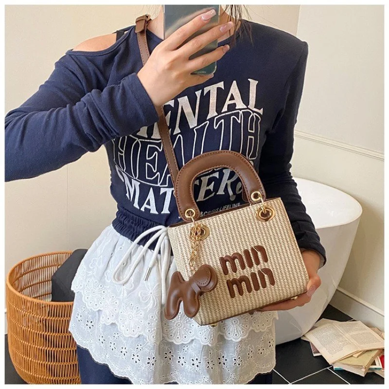 

Classic Parisian Style Leather Shoulder Bag For Women With Timeless Silhouette And Elegant Look
