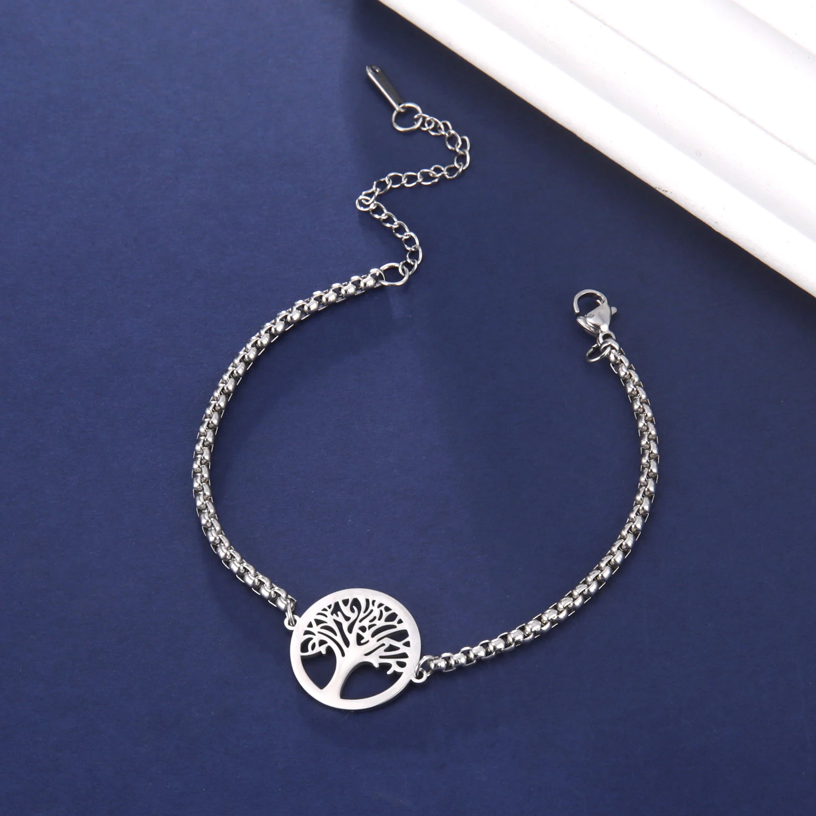 Bransoletka dla mężczyzn Kobiety Bransoletki ze stali nierdzewnej Hollow Life Tree Pendant Klasyczna moda Biżuteria Prezenty ślubne — zdjęcie 4