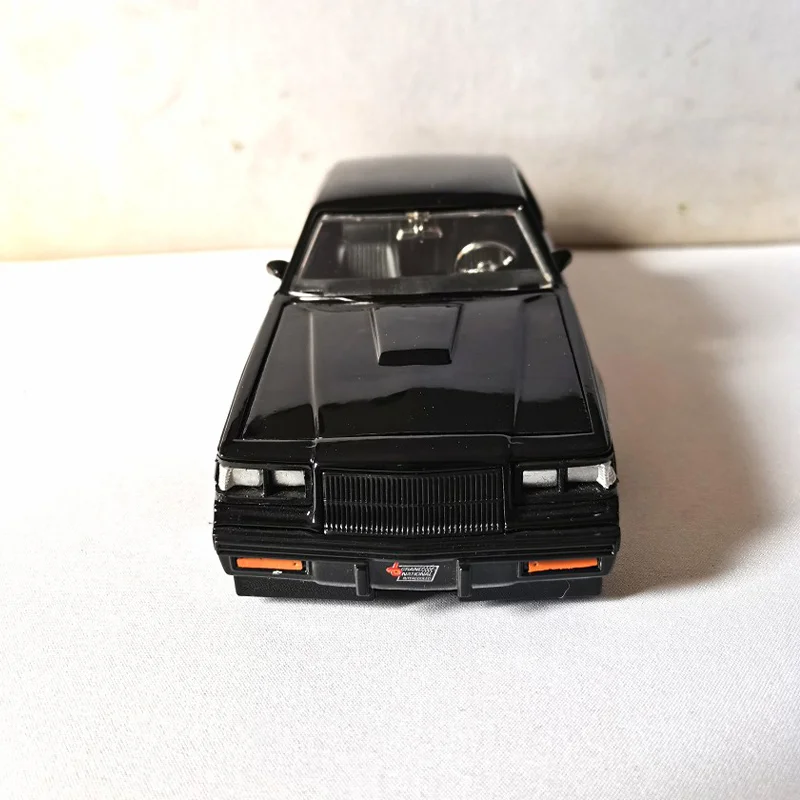 Diecast Original 1:24 Scale 1987 Buick Grand National Simulation Alloy Car Model Static Tabletop Decoration Collectible Toy Gift