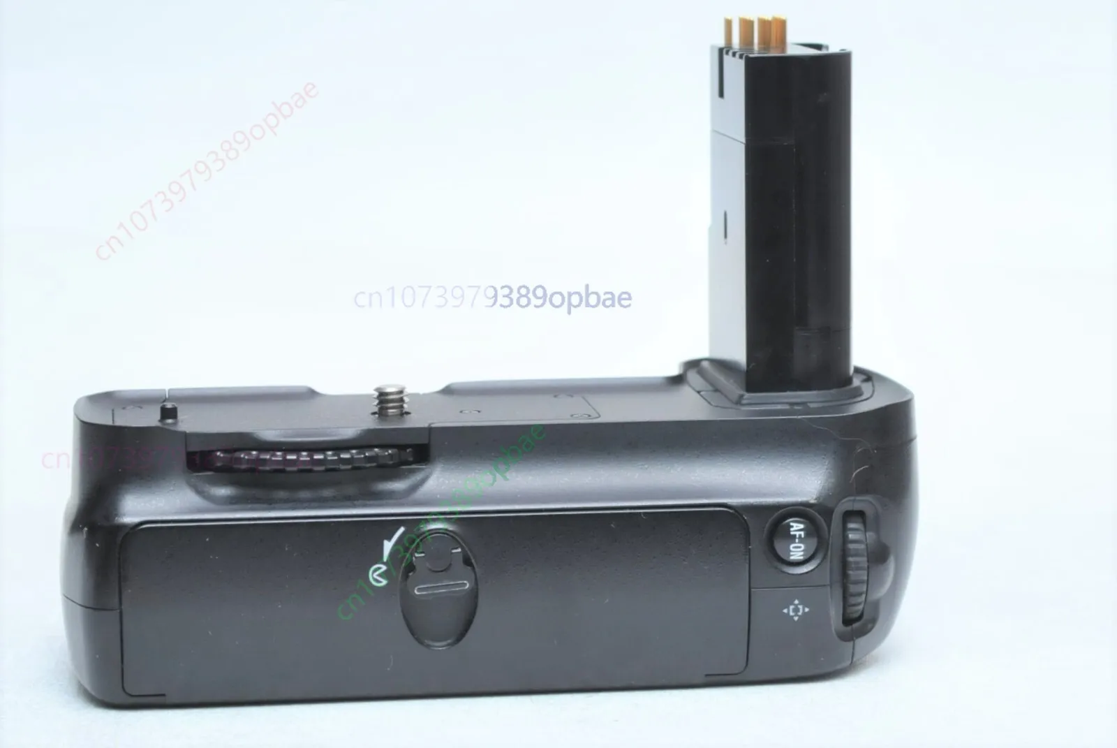 

Used For Nikon OEM MB-D200 Battery Pack Grip for Nikon D200