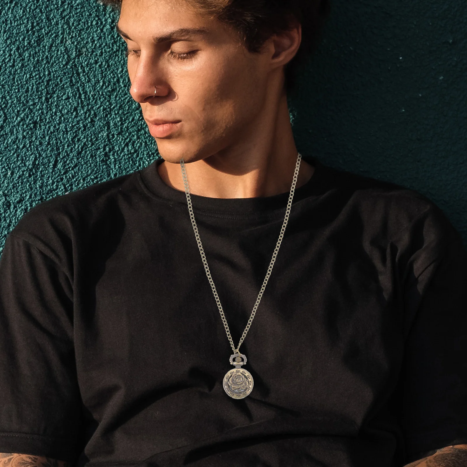 Vintage Bronze Quartz Pocket Watch Necklace Pendant Hollow Flower Stylish Retro Gift for Men Women Daily Party Fashion Necklace