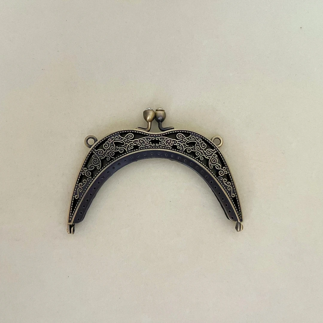 

11cm Retro Purse Bag Frame Sewing Hole Bag Chain Clasp Kiss Lock Diamond Head Handmade Bag Accessories for Needle Knitting Cloth