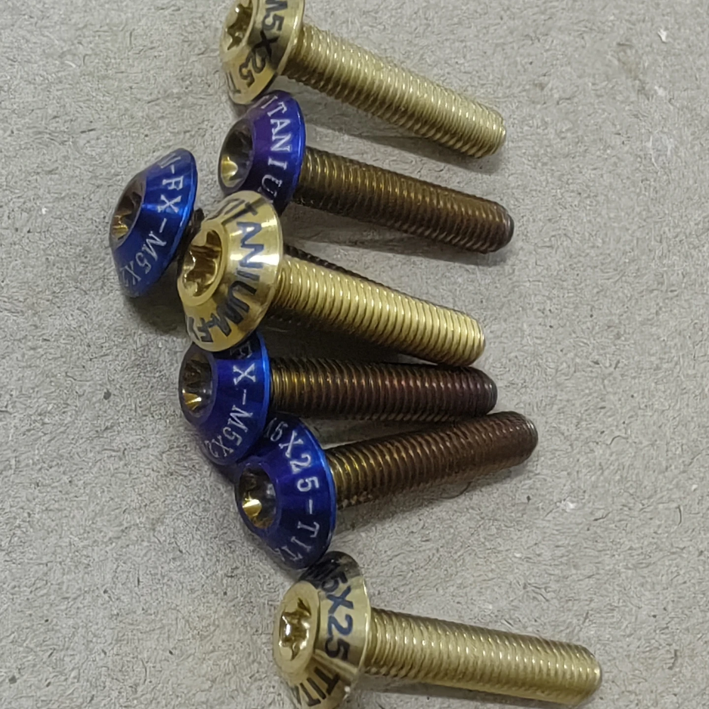 Suitable for 25 XMAX300 modified windshield screws, front windshield titanium alloy screws replacement screw accessories