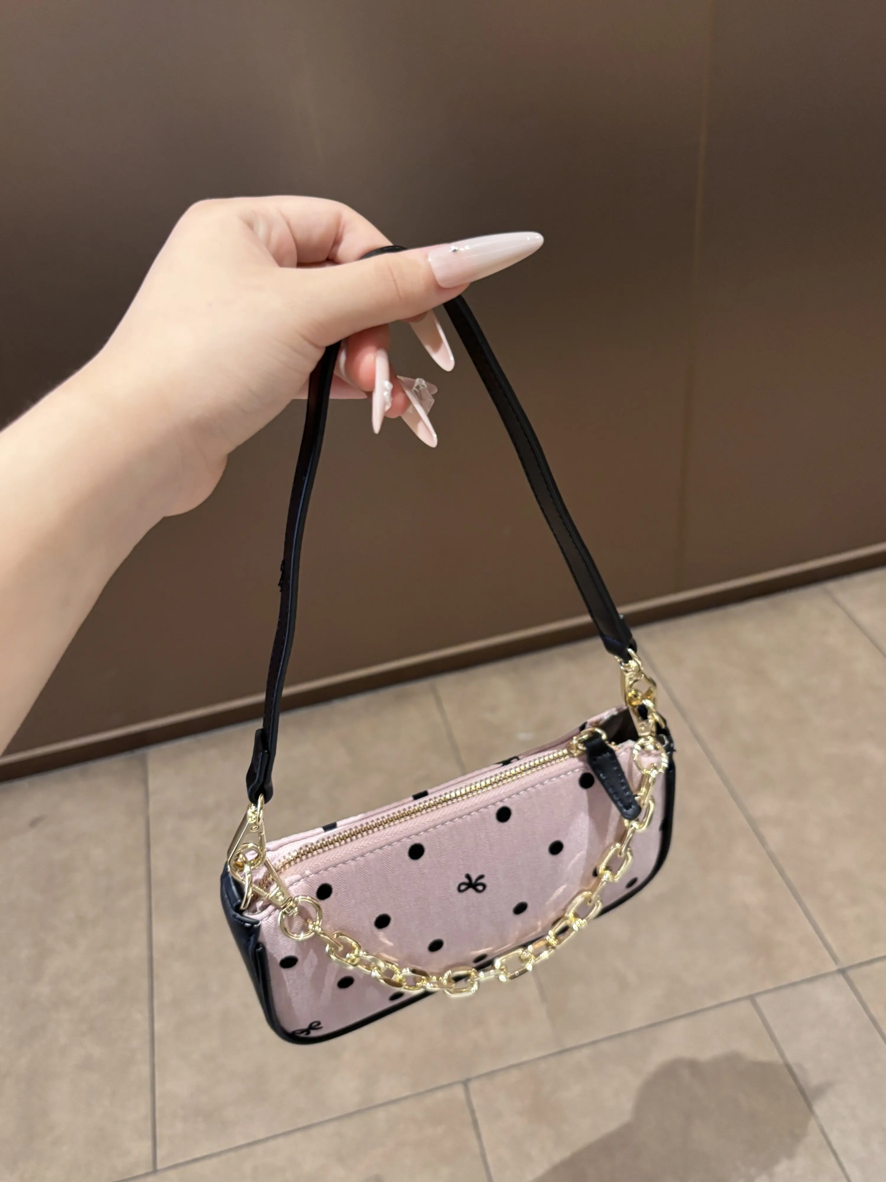 borsa-a-tracolla-mack-jennifer-ladylike-con-catena-design-dolce-e-cool-piccola-borsa-quadrata-nuovo-stile-2026-borsa-casual-da-donna