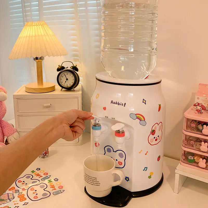 

Подходит для настольного диспенсера для воды. Маленький мини-настольный домик для аренды горячей и холодной воды. Студенческое общежитие. Домашний офис. Диспенсер для воды.