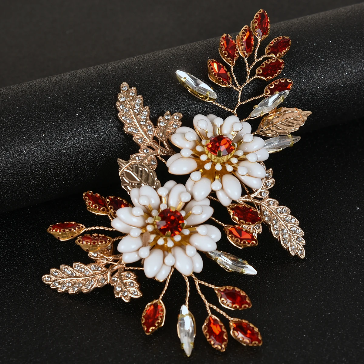 Fashion Bridal Hair Comb White Pearl Rhinestone Golden Flower Women Hair Clip Wedding Jewelry Hair Accessories  Women Headpiece