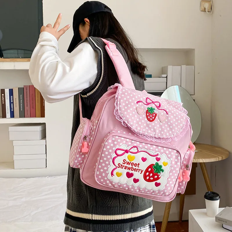 Roze Borduurwerk Aardbei Schooltassen 2023 Nieuwe Japan Fruit Aardbei Kant Meisje Grote Capaciteit Waterdichte Student Verjaardagscadeaus