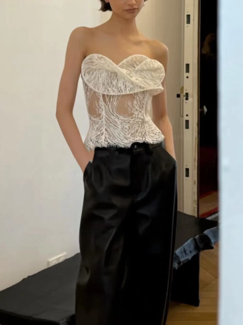 Parisian Lace Hollow out Bridesmaid Blouse Spring Summer Fashionable Strapless Top 3D Embroidery Unique Design Ladies' Shirt