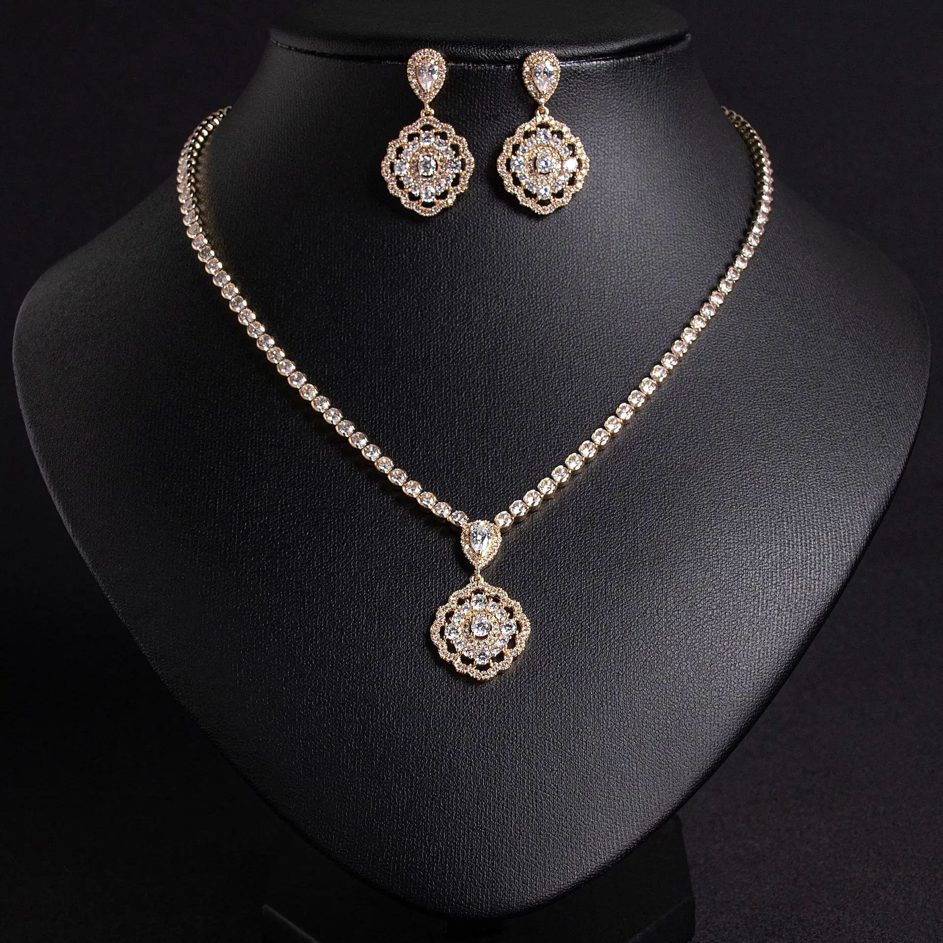 

Women's Full Zircon Casual Necklace Earrings Set