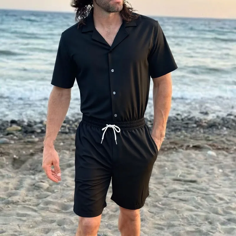 

Мужской комплект из 2 предметов: белая пляжная рубашка с коротким рукавом на пуговицах и шорты на шнурке для летнего отдыха