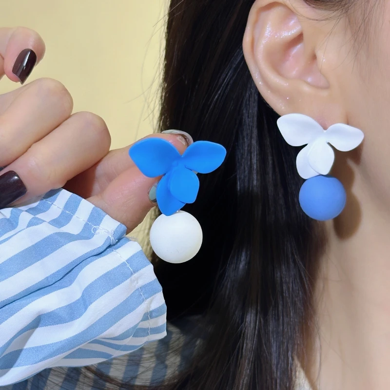 1 Pair Blue and White Flower Petal Stud Earrings for Women Parties Holidays Fashion Party Jewelry Accessories for Daily Wear